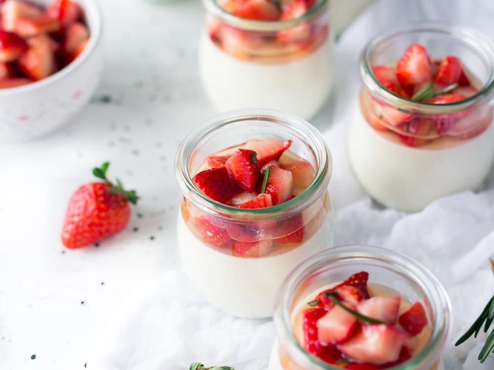 Mevsim Meyveli Pavlova